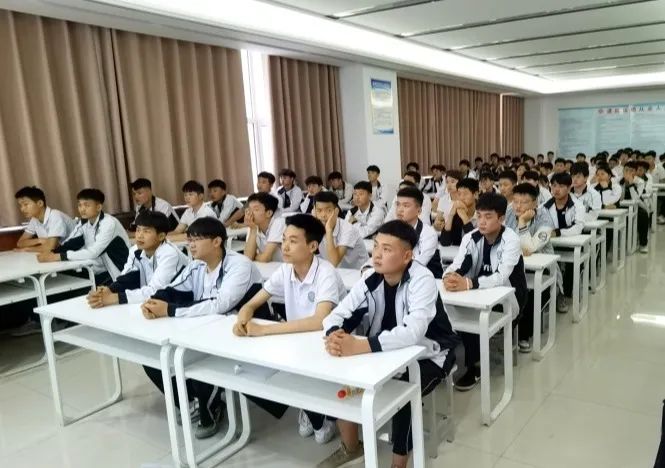 安全教育进校园，筑牢安全防护网 – 菏泽市交通高级技工学校开展应急科普宣传教育活动插图2