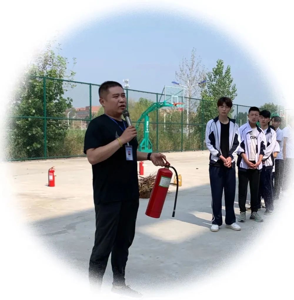 人人讲安全，个个会应急 – 菏泽市交通高级技工学校开展消防灭火演练活动插图1