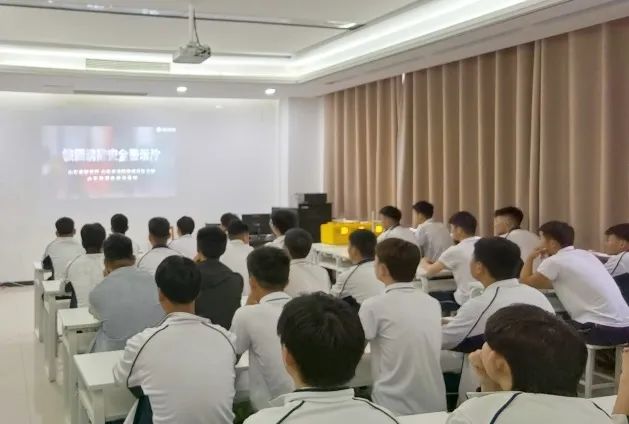 安全教育进校园，筑牢安全防护网 – 菏泽市交通高级技工学校开展应急科普宣传教育活动插图3