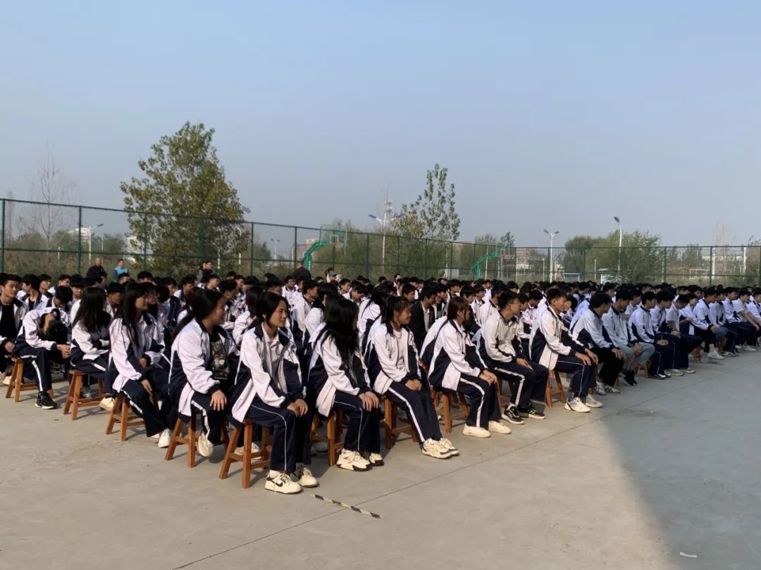 青春与法携手，共建美好未来 – 菏泽市交通高级技工学校举行“与法同行，青春多彩”法制报告会插图1