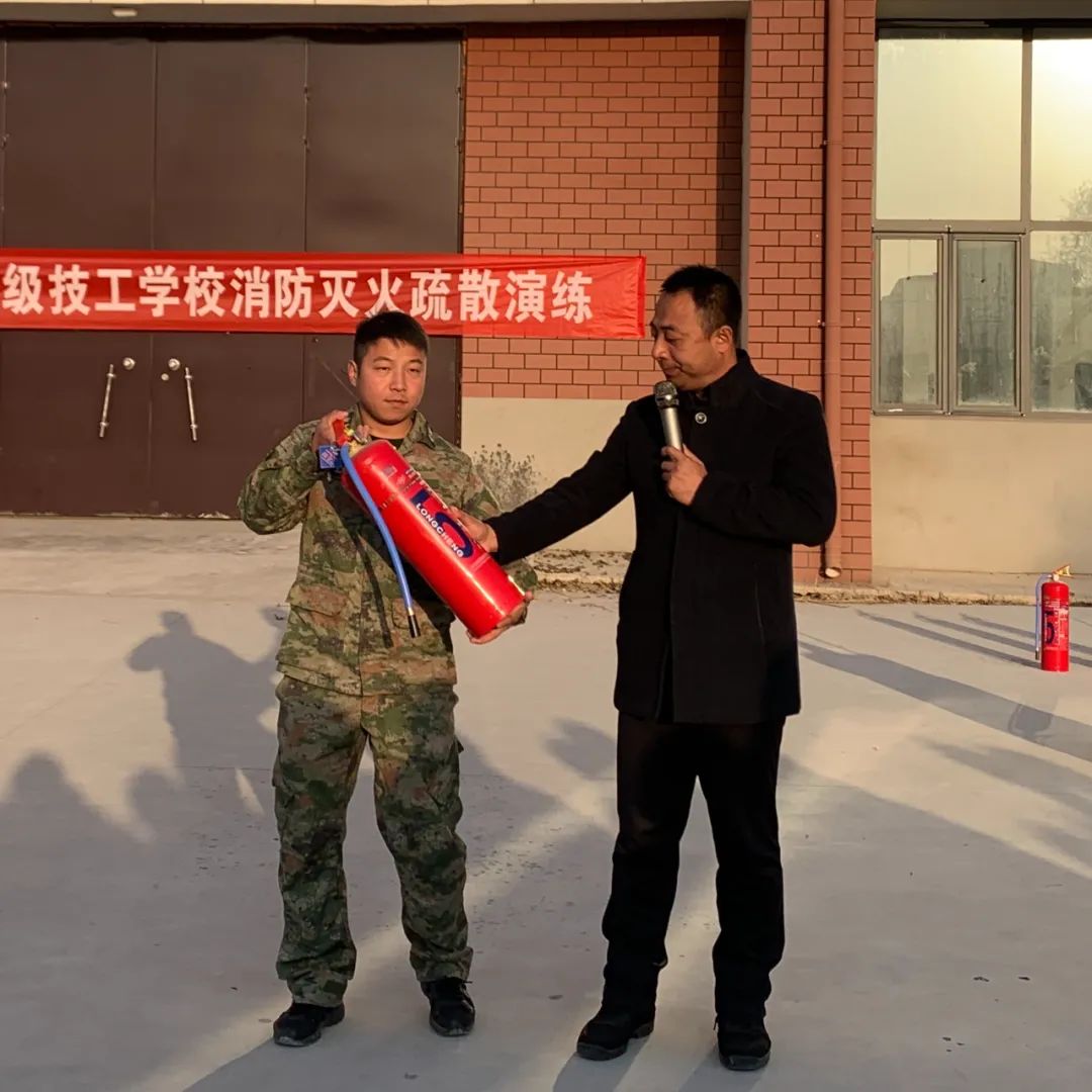 消防演练于“心”,防范未燃于“行” – 菏泽市交通高级技工学校开展消防灭火疏散演练活动插图 消防演练于“心”,防范未燃于“行” – 菏泽市交通高级技工学校开展消防灭火疏散演练活动插图