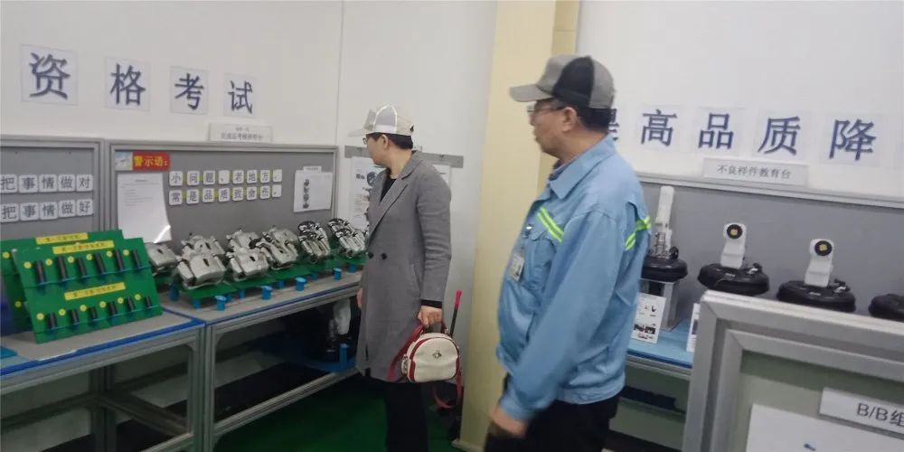 我校领导深入企业走访看望工学交替的学生插图1