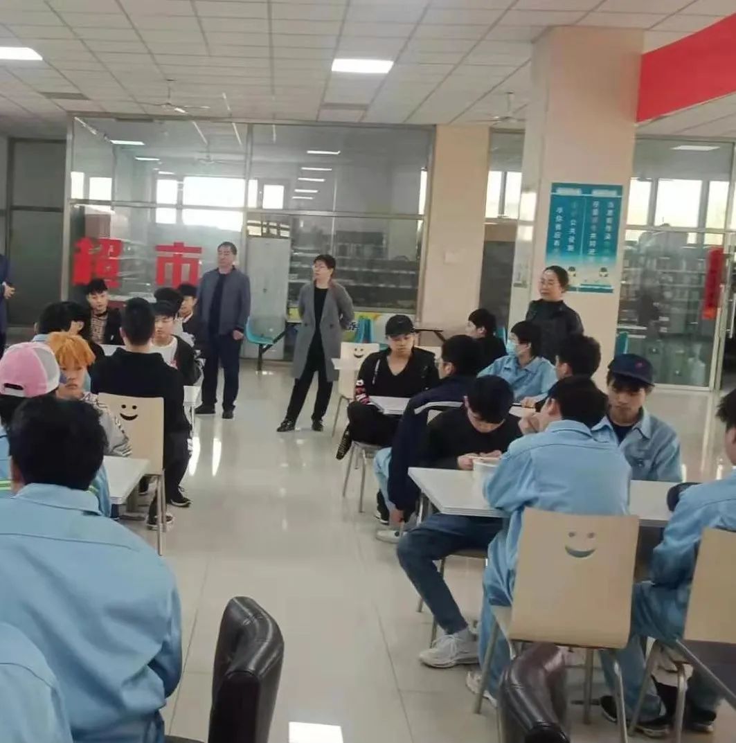 我校领导深入企业走访看望工学交替的学生插图2 我校领导深入企业走访看望工学交替的学生插图2