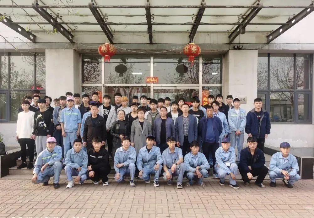 我校领导深入企业走访看望工学交替的学生插图 我校领导深入企业走访看望工学交替的学生插图