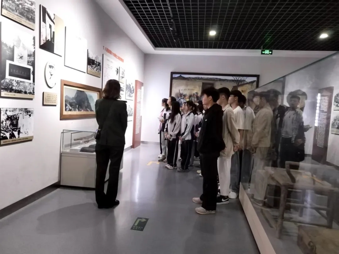 追寻红色记忆 传承革命精神 – 菏泽市交通高级技工学校组织团员前往“冀鲁豫边区革命纪念馆”开展红色教育研学活动插图1