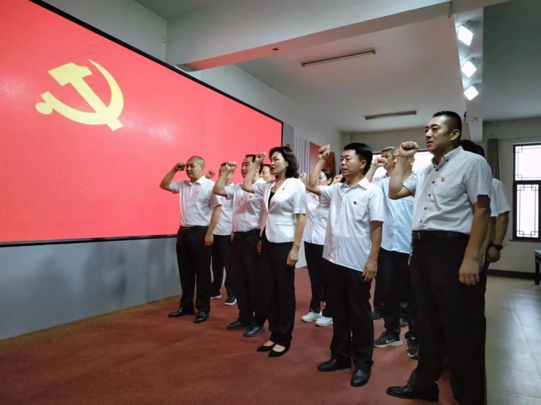 菏泽市交通高级技工学校党支部开展“不忘初心跟党走”主题党日活动插图2 菏泽市交通高级技工学校党支部开展“不忘初心跟党走”主题党日活动插图2