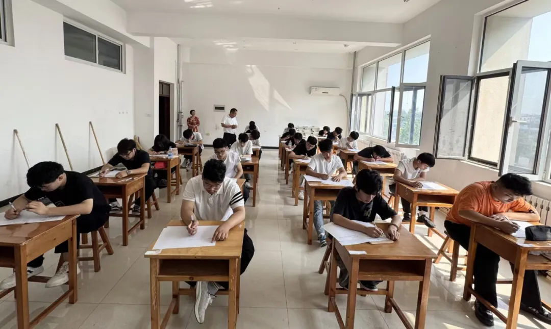 笔尖凝学识 考场验真知——菏泽市交通高级技工学校期末考试有序开展插图